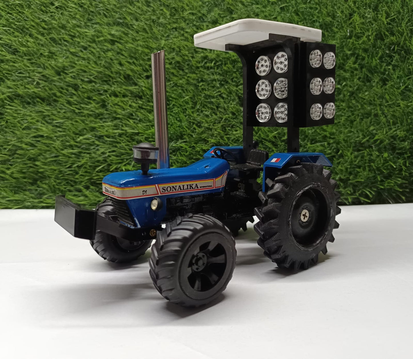 Sonalikaa Blue Modified Model Tractor