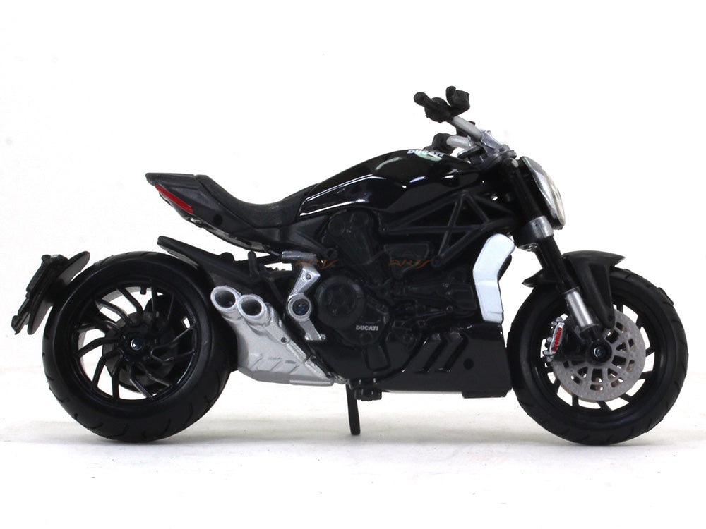 Ducati X Diavel S 1:18 licensed diecast scale model bike