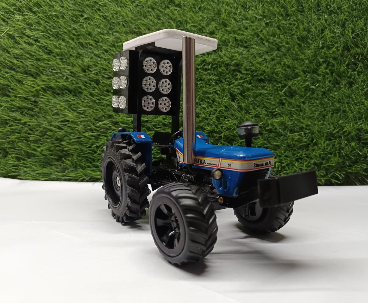 Sonalikaa Blue Modified Model Tractor